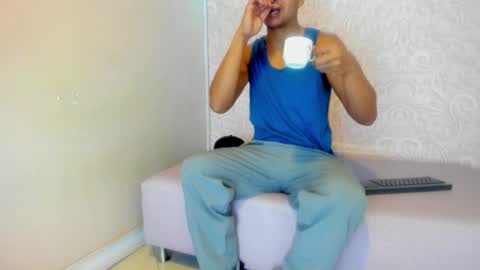 Snapshot of larry_vito chatting on 01-12-26, 12:32 LARRY online show from 01-12-26, 12:32