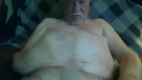 Snapshot of larryw01 chatting on 06-12-26, 02:05 larryw01 online show from 06-12-26, 02:05