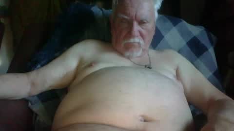Snapshot of larryw01 chatting on 06-15-26, 08:00 larryw01 online show from 06-15-26, 08:00