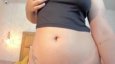 Snapshot of larsonmia chatting on 12-17-24, 03:28 MIA online show from 12-17-24, 03:28