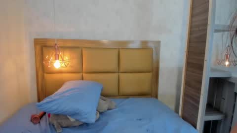 Snapshot of larsonmia chatting on 01-18-25, 09:34 MIA online show from 01-18-25, 09:34