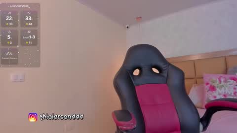 Snapshot of larsonmia chatting on 01-31-25, 12:29 MIA online show from 01-31-25, 12:29