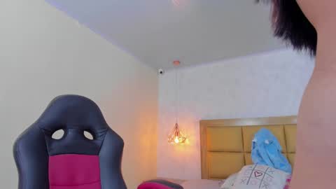 Snapshot of larsonmia chatting on 03-03-25, 12:05 MIA online show from 03-03-25, 12:05