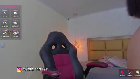 Snapshot of larsonmia chatting on 03-12-25, 12:04 MIA online show from 03-12-25, 12:04