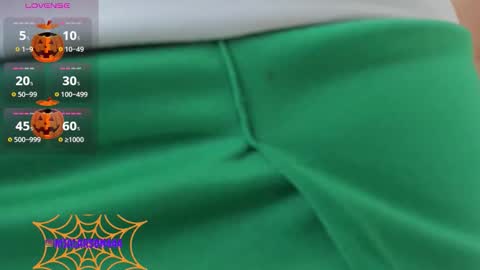 Snapshot of larsonmia chatting on 10-24-25, 12:34 MIA online show from 10-24-25, 12:34