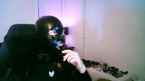 Snapshot of latexminheadroom chatting on 09-18-25, 02:35 latexminheadroom online show from 09-18-25, 02:35