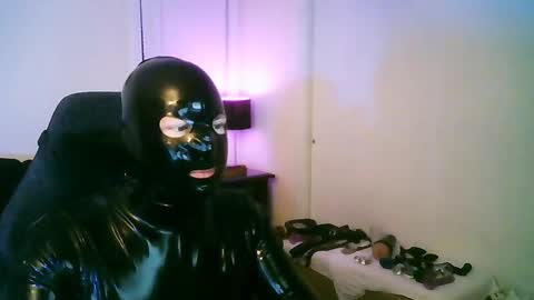 Snapshot of latexminheadroom chatting on 09-21-25, 01:40 latexminheadroom online show from 09-21-25, 01:40
