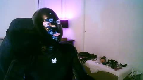 Snapshot of latexminheadroom chatting on 10-16-25, 02:56 latexminheadroom online show from 10-16-25, 02:56