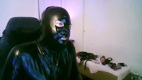 Snapshot of latexminheadroom chatting on 10-27-25, 01:09 latexminheadroom online show from 10-27-25, 01:09