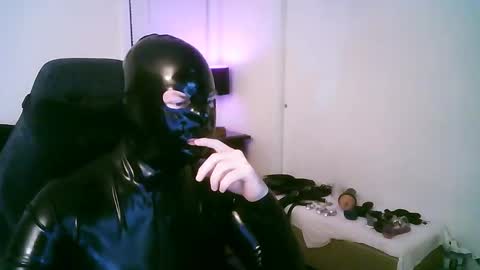 Snapshot of latexminheadroom chatting on 10-29-25, 02:25 latexminheadroom online show from 10-29-25, 02:25
