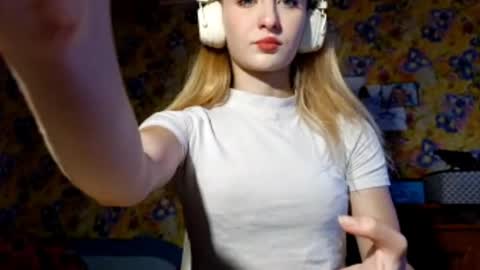 Snapshot of laticiacalicutt chatting on 10-10-25, 12:15 Amelia online show from 10-10-25, 12:15