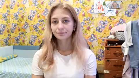 Snapshot of laticiacalicutt chatting on 10-24-25, 06:43 Amelia online show from 10-24-25, 06:43