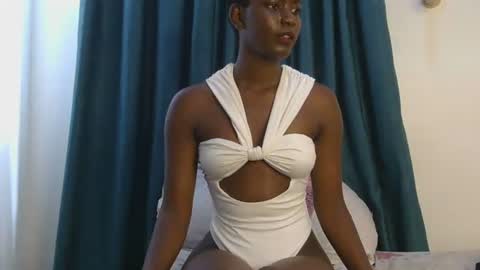 Snapshot of latiffaah_xx chatting on 01-11-26, 11:48 latiffaah_xx online show from 01-11-26, 11:48