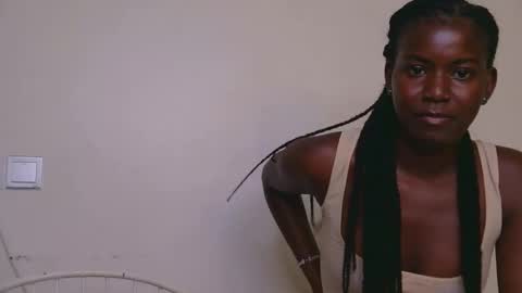 latiffaah_xx online show from 02-10-26, 12:53