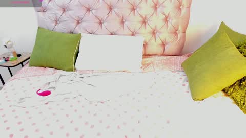 Snapshot of latikamarala_ chatting on 01-07-25, 05:54 Lorena online show from 01-07-25, 05:54