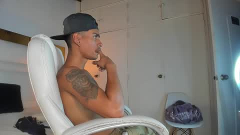 Snapshot of latin_couple20y chatting on 02-13-25, 04:00 Johana y Santiago online show from 02-13-25, 04:00