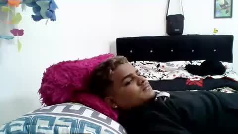 Snapshot of latin_curiousxxx chatting on 09-16-25, 11:33 latin_curiousxxx online show from 09-16-25, 11:33
