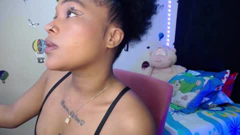 Snapshot of latin_rihanna_j chatting on 09-18-25, 04:03 karen online show from 09-18-25, 04:03