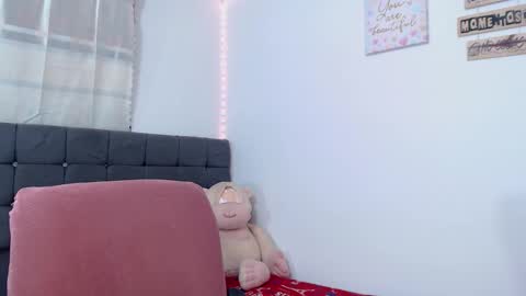 Snapshot of latin_rihanna_j chatting on 10-21-25, 03:18 karen online show from 10-21-25, 03:18