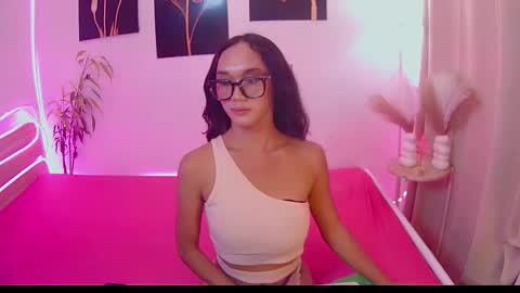 Snapshot of latina_kia chatting on 11-13-25, 07:40 latina_kia online show from 11-13-25, 07:40