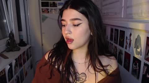 Snapshot of latina_mia chatting on 12-16-24, 02:38 miiiiiiaaaa online show from 12-16-24, 02:38