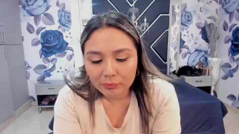 EMMA   online show from 10-06-25, 03:09