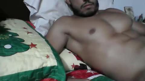Snapshot of latinboy_26 chatting on 12-26-24, 02:33 latinboy_26 online show from 12-26-24, 02:33