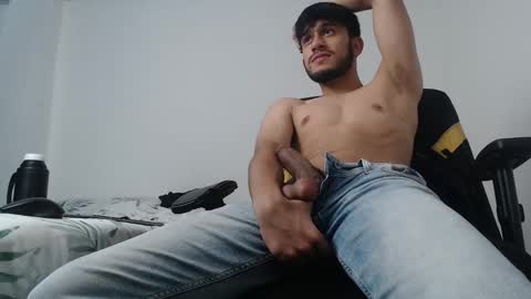 Snapshot of latinbunny7779 chatting on 12-11-24, 01:58 camilo online show from 12-11-24, 01:58