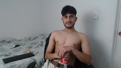 Snapshot of latinbunny7779 chatting on 01-11-25, 04:38 camilo online show from 01-11-25, 04:38