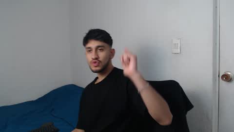 Snapshot of latinbunny7779 chatting on 01-25-25, 06:34 camilo online show from 01-25-25, 06:34