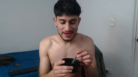 Snapshot of latinbunny7779 chatting on 02-06-25, 07:35 camilo online show from 02-06-25, 07:35