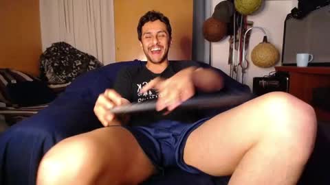 Snapshot of latincurious0 chatting on 11-21-25, 03:05 Juanito online show from 11-21-25, 03:05