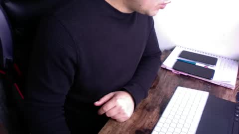 latino8484 online show from 02-10-25, 10:31