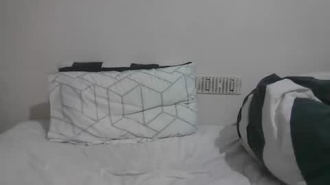 latino_rodri online show from 04-19-26, 01:05