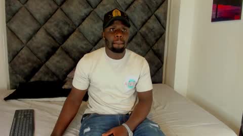 LEANDRO online show from 10-04-25, 03:48