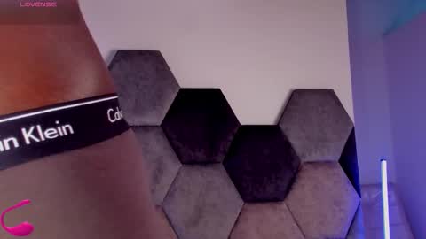 LEANDRO online show from 02-12-26, 04:07