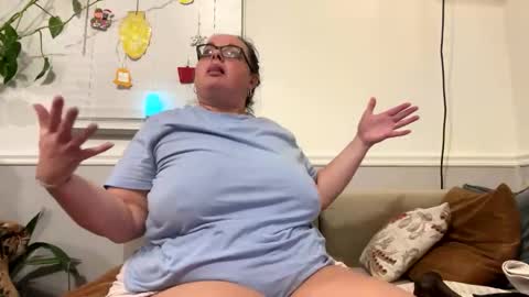 LauLauMa online show from 12-31-24, 01:04