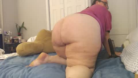 LauLauMa online show from 05-27-26, 01:57