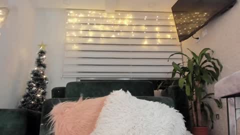 Snapshot of laura__cruz chatting on 12-12-24, 03:21 laura cruz online show from 12-12-24, 03:21