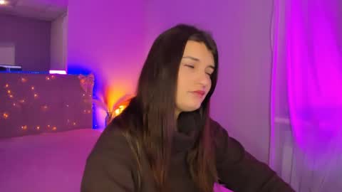 Laura online show from 04-20-26, 04:59