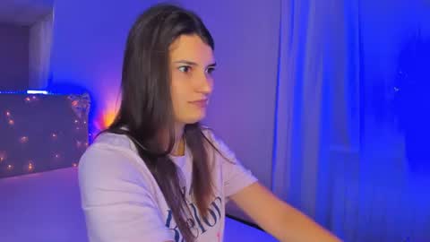 Snapshot of laura__leee chatting on 07-19-26, 05:11 Laura online show from 07-19-26, 05:11