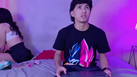 Snapshot of laura_and_kevin chatting on 09-11-25, 01:44 laura_and_kevin online show from 09-11-25, 01:44