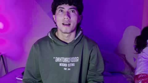 Snapshot of laura_and_kevin chatting on 09-19-25, 02:07 laura_and_kevin online show from 09-19-25, 02:07