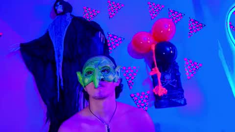 Snapshot of laura_and_kevin chatting on 10-05-25, 02:26 laura_and_kevin online show from 10-05-25, 02:26