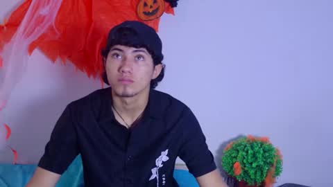 Snapshot of laura_and_kevin chatting on 10-14-25, 02:18 laura_and_kevin online show from 10-14-25, 02:18