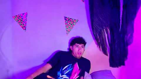 Snapshot of laura_and_kevin chatting on 10-30-25, 01:45 laura_and_kevin online show from 10-30-25, 01:45