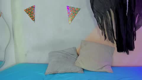 Snapshot of laura_and_kevin chatting on 11-03-25, 01:23 laura_and_kevin online show from 11-03-25, 01:23