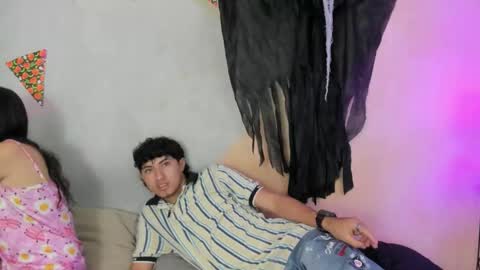 Snapshot of laura_and_kevin chatting on 11-08-25, 01:44 laura_and_kevin online show from 11-08-25, 01:44