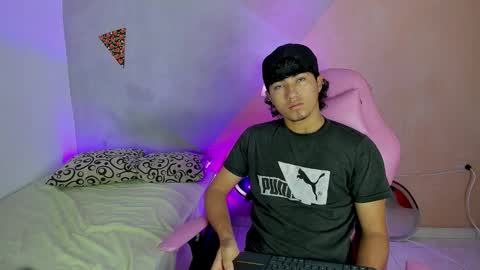 Snapshot of laura_and_kevin chatting on 11-20-25, 03:12 laura_and_kevin online show from 11-20-25, 03:12