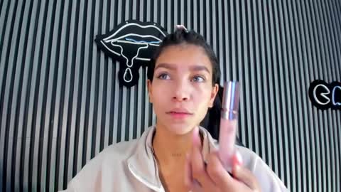 Laura online show from 02-20-25, 12:47